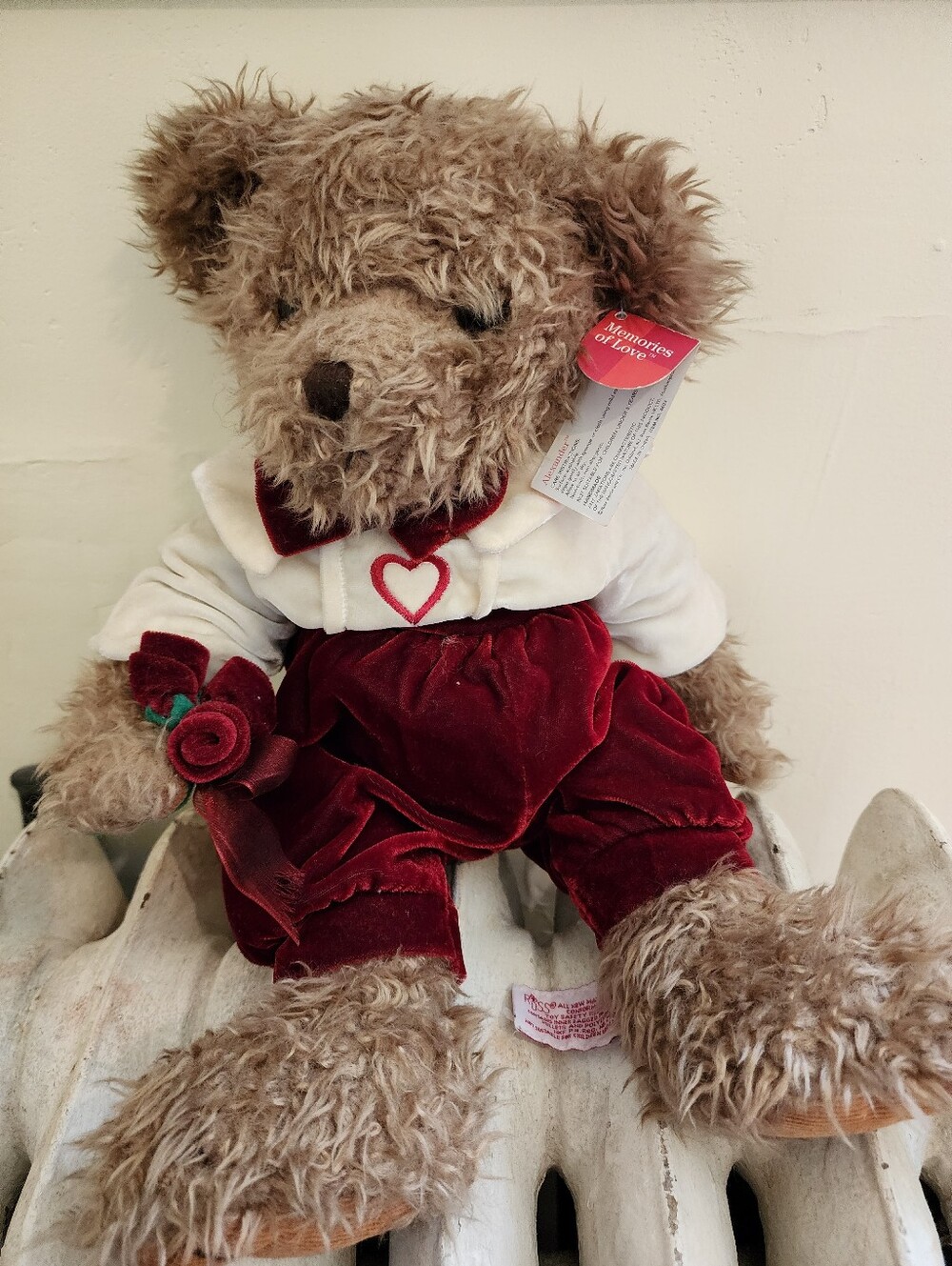 RUSS BERRIE MEMORIES OF LOVE - 15" BEAR - ALEXANDER